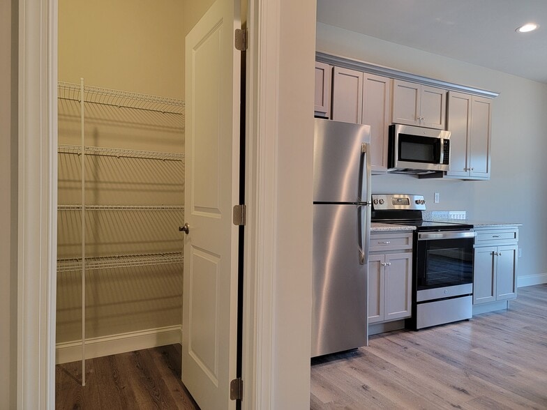 Building Photo - 256 Sage Blvd