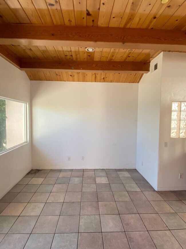 Building Photo - 6579 Del Playa Dr