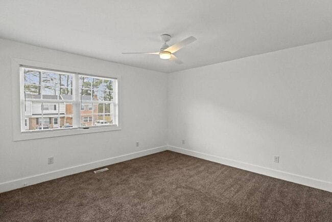 Building Photo - Completely Remodeled 2BR/1.5BA Townhome – City Convenience!