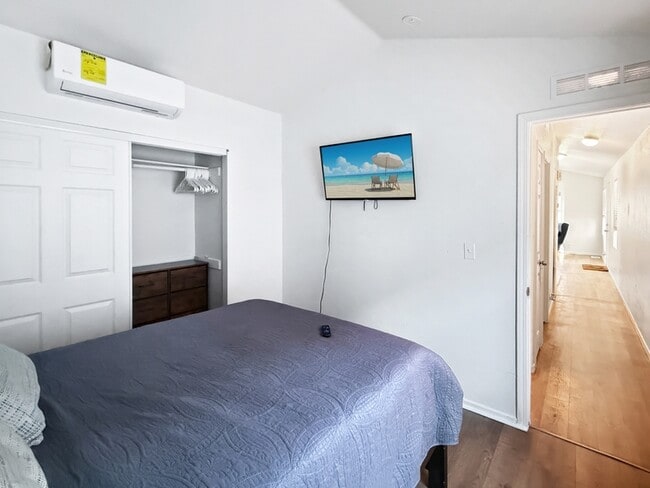 Building Photo - 1019 33rd St