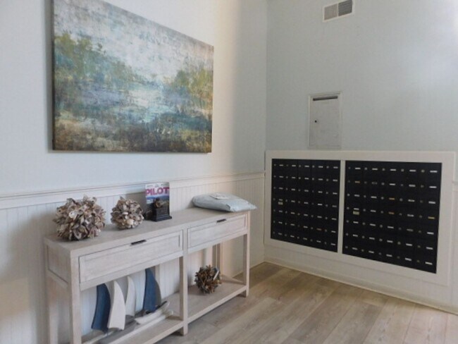 Building Photo - Remodeled 2 Bedroom 2 Bath Condo Over Looking Broad Creek