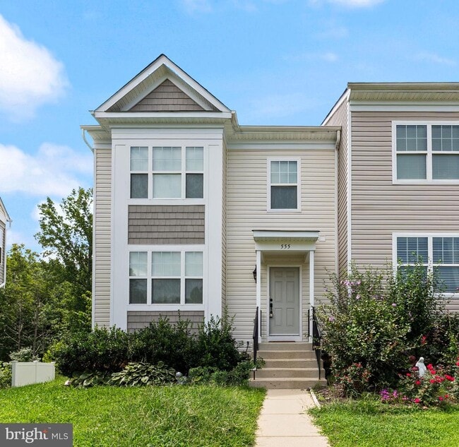 Building Photo - 555 English Oak Ln