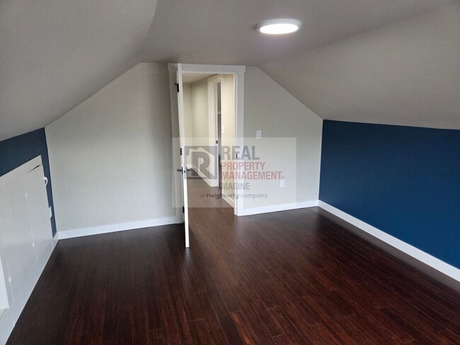 Building Photo - Check out this beautiful 4 bedroom, 2 bath...
