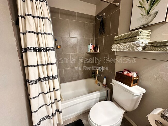 Building Photo - 4122 Bonaparte Blvd