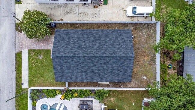 Building Photo - 310 W Warren Ave