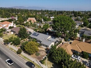 Building Photo - 10512 Reseda Blvd