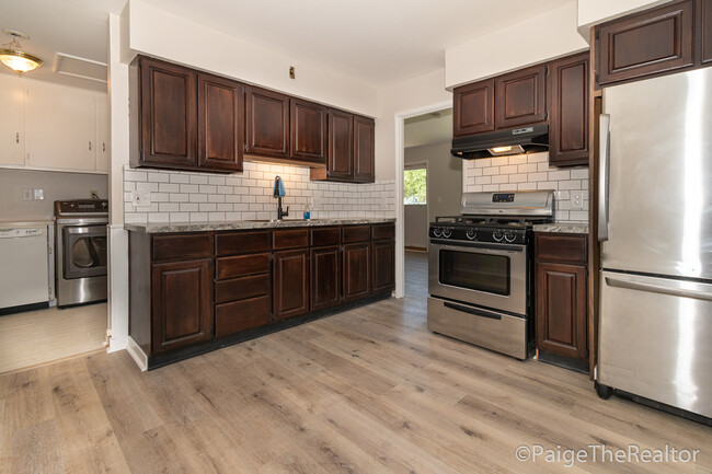 Kitchen - 1728 Mason St NE