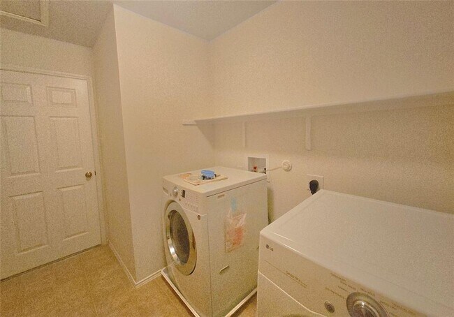 Building Photo - 133 Hillhouse Ln