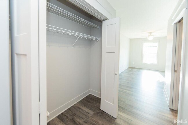 Building Photo - 1222 W Rangeview Cir