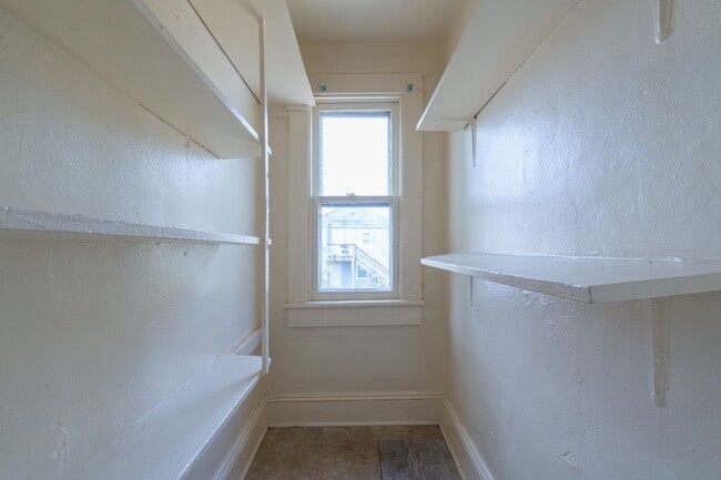 Building Photo - MOVE IN READY 4 Bedroom in Chesapeake!