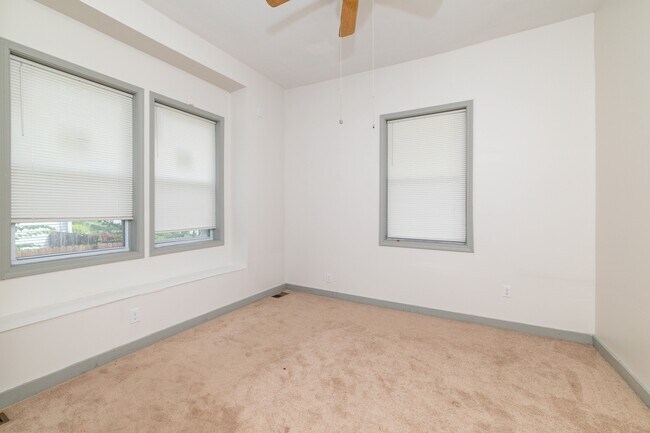 Building Photo - 3043 E 5th Ave