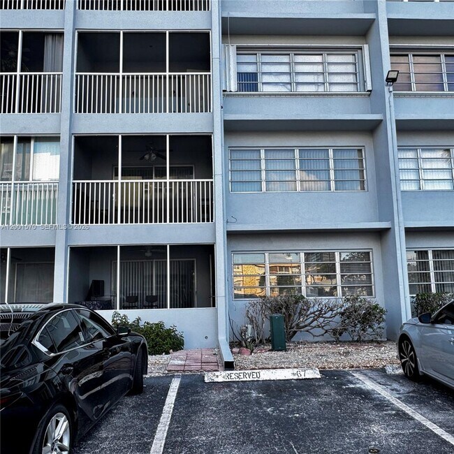 Building Photo - 215 SE 3rd Ave