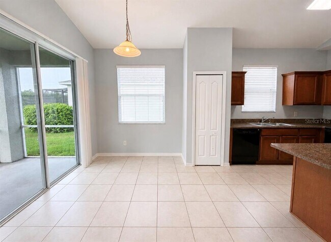 Building Photo - 9630 Baton Rouge Ln