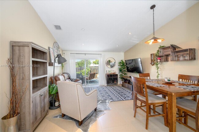 Primary Photo - 12022 SW 110th St Cir E