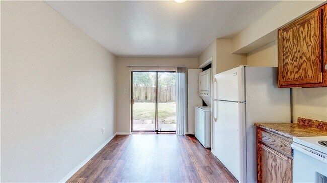 Building Photo - 303 Manuel Dr