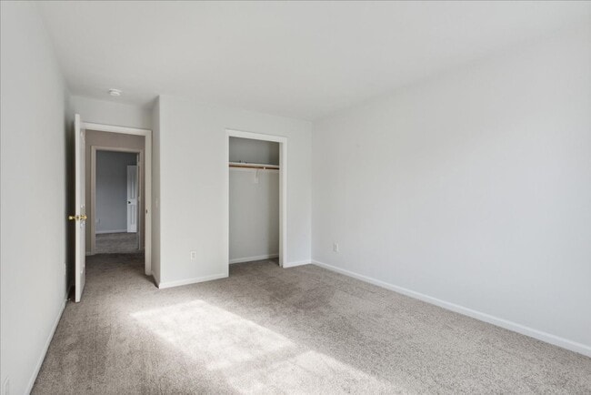 Building Photo - 3BR Townhouse | Main-Level Primary Suite | Gables at York County | Near Langley AFB & NASA