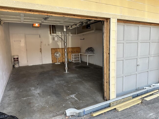 Building Photo - 3402 Ocean Dr