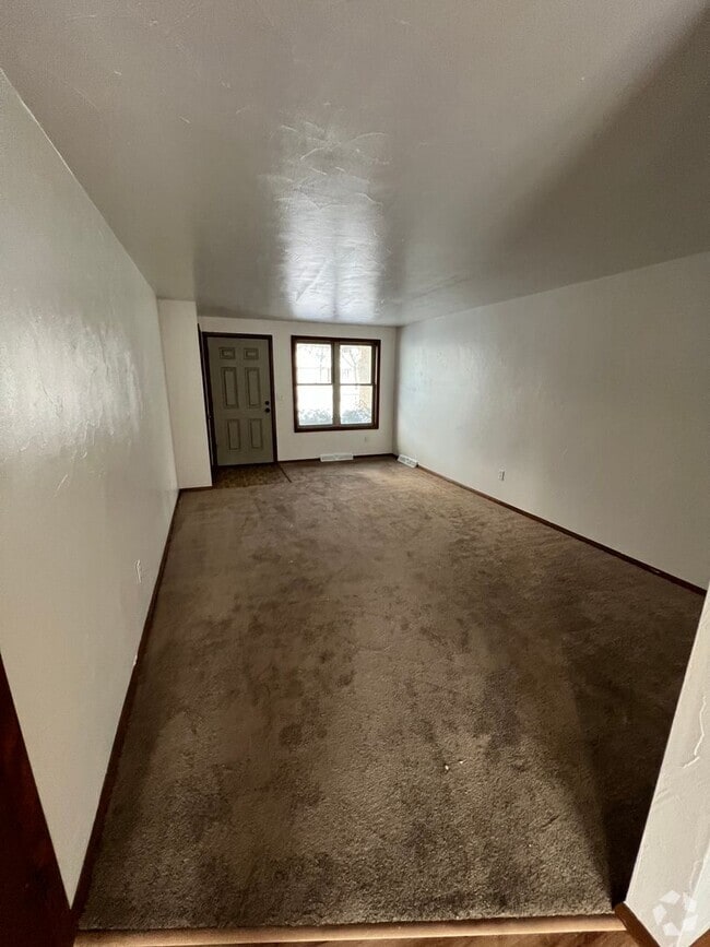 Building Photo - 2 Bed 1 Bath Duplex