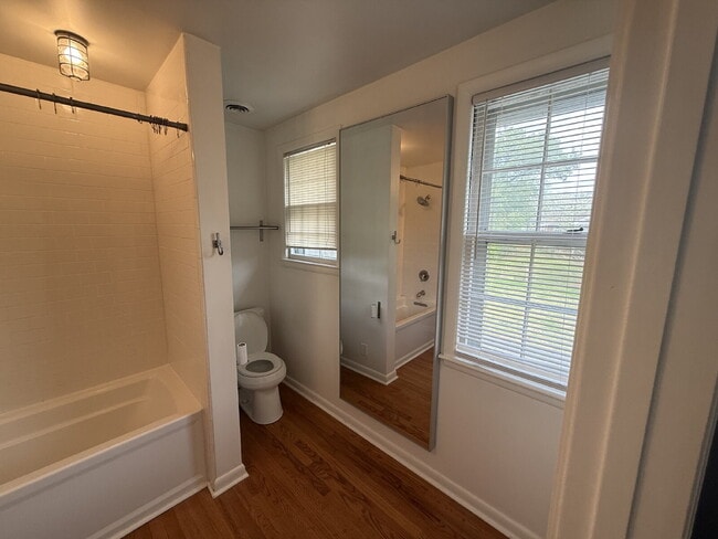 Building Photo - Updated 3 bed 2 bath. Garage and screened porch