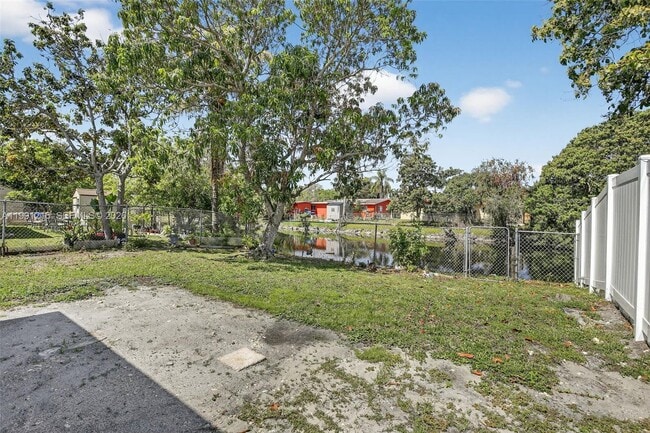 Building Photo - 2521 NW 72nd Ave