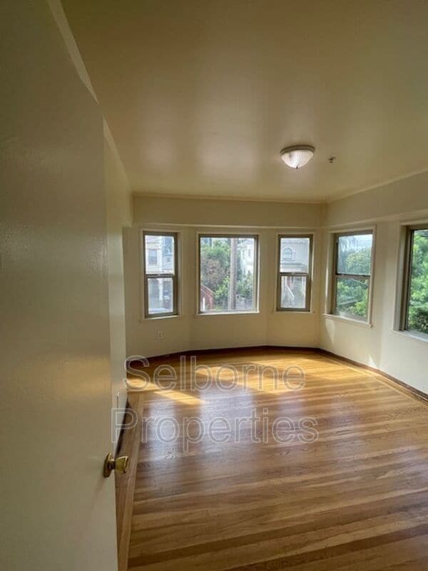 Building Photo - 518 41st St