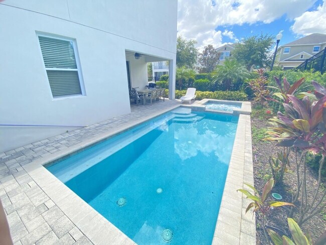 Building Photo - 350 Lasso Dr
