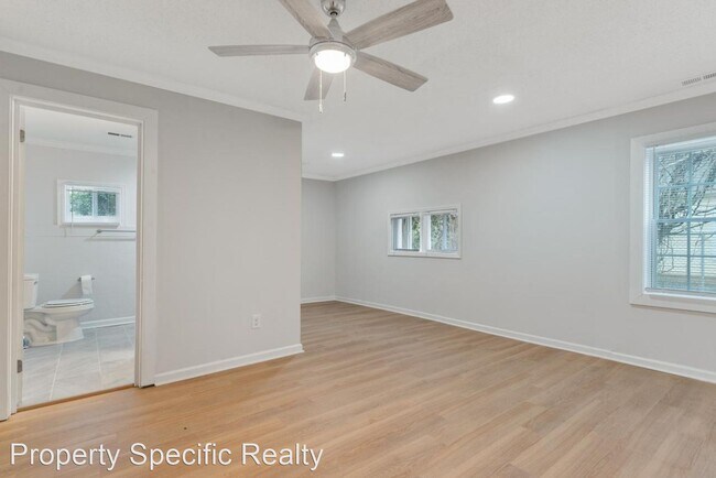 Building Photo - 4 br, 2 bath House - 724 E. Nelson Ave