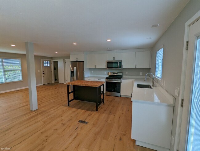 Building Photo - 4 br, 2 bath House - 610 Maywood Lane