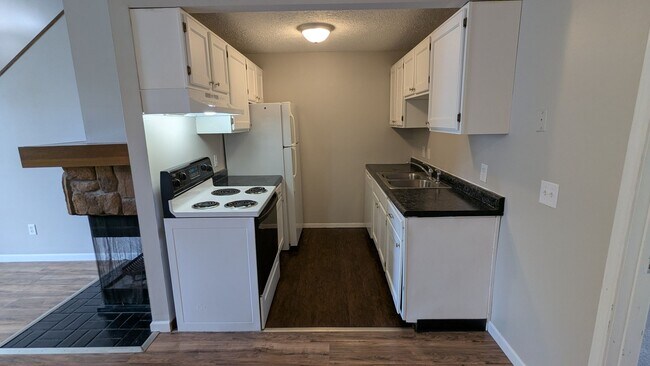 Building Photo - MN Cedar Village (847)