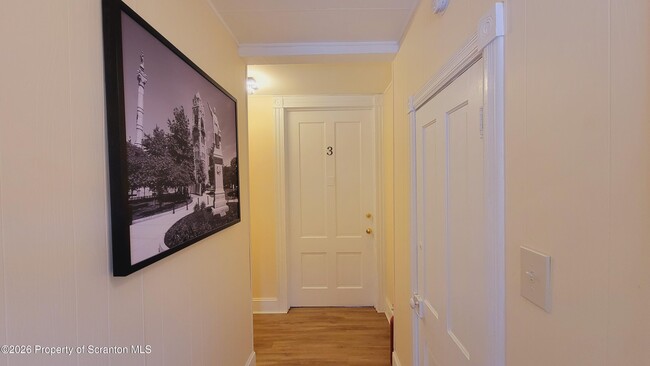 Building Photo - 864 S Main St