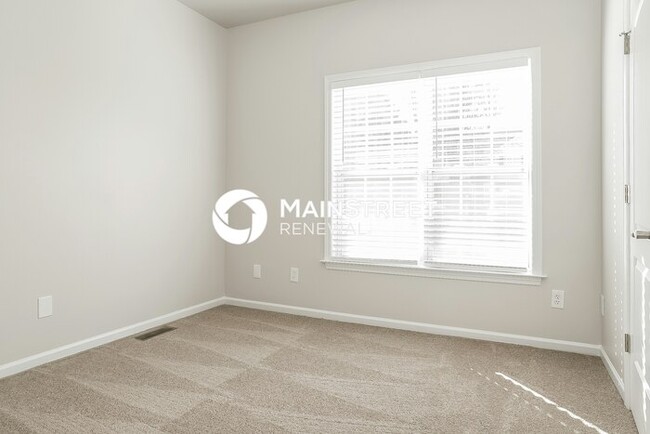 Building Photo - 4 Bedroom Pet-Friendly Home in WINSTON SAL...