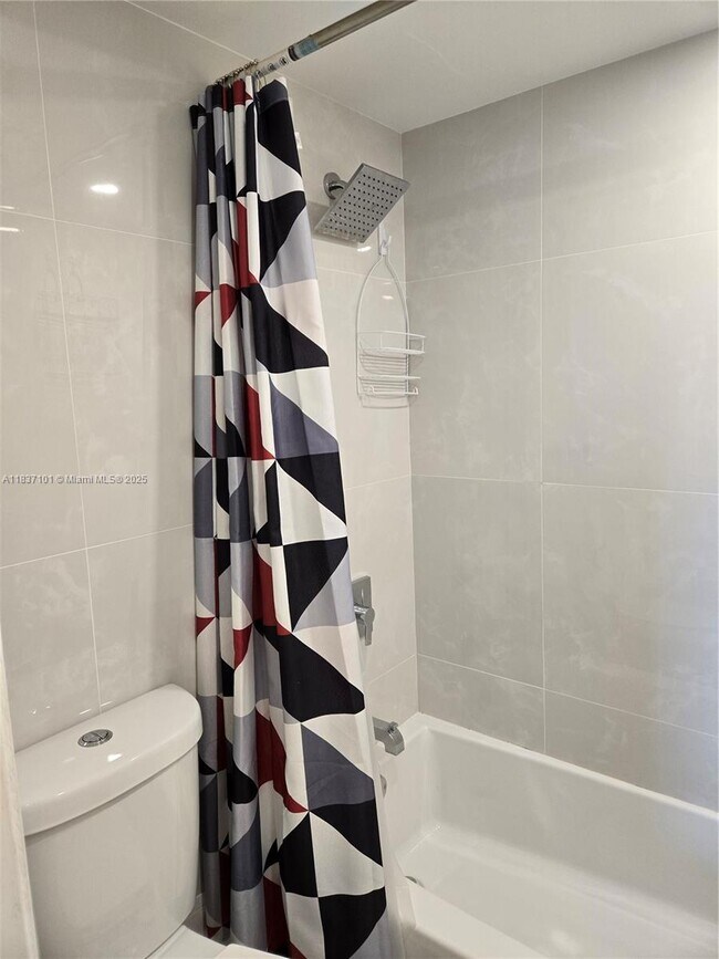 Building Photo - 3401 N Country Club Dr