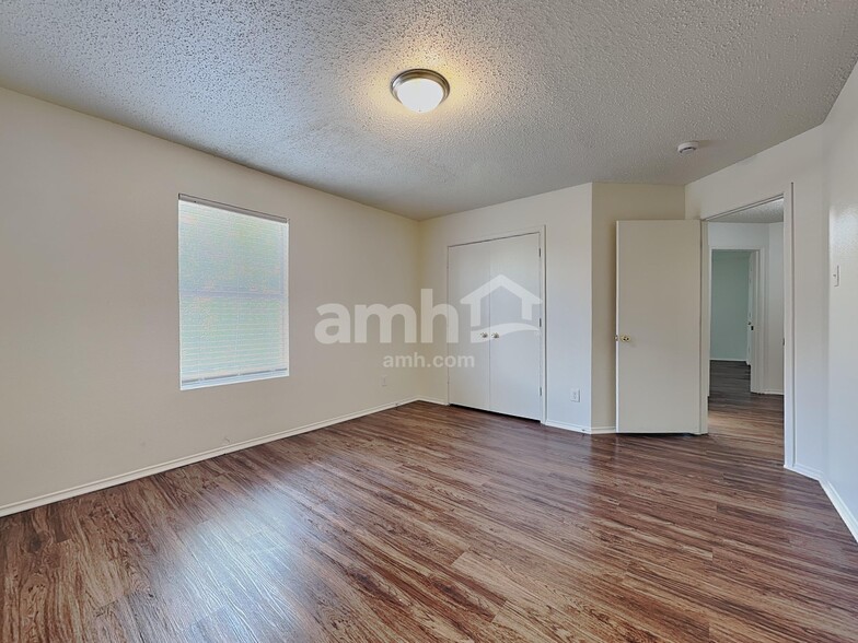 Building Photo - 4301 Meadowknoll Dr