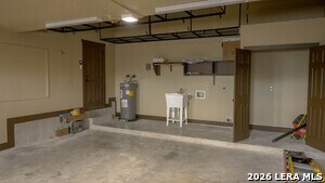 Building Photo - 923 Midnight Dr