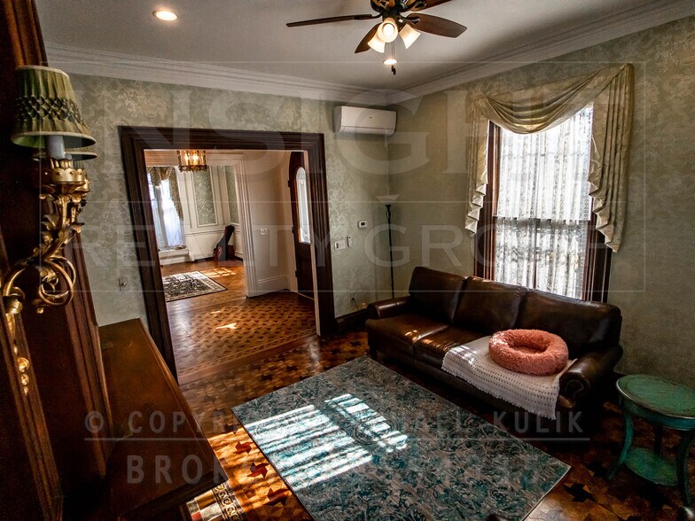 Building Photo - 61 Pond St