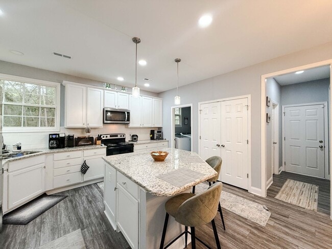 Building Photo - 7019 Laurinburg Rd