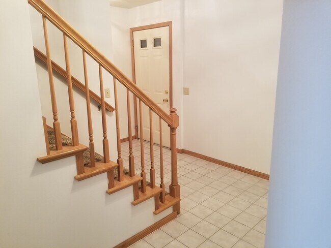Building Photo - 5695 Wilshire Dr