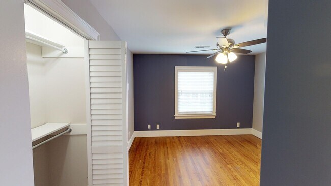 Building Photo - 7BR/4.5BA Home Near UTK | Greek Life & Gro...