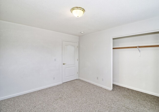 Building Photo - 598 Garnet Dr