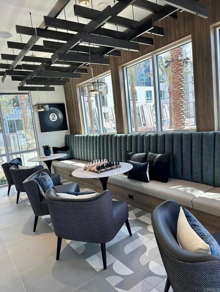 Building Photo - 6040 Radiant Ct