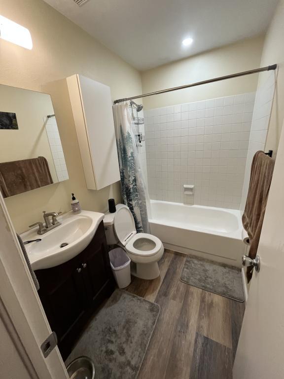 Building Photo - 5283 Wyandot St