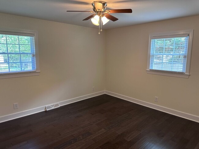 Building Photo - Beautiful 3 Bedroom Home in Windsor Park!!