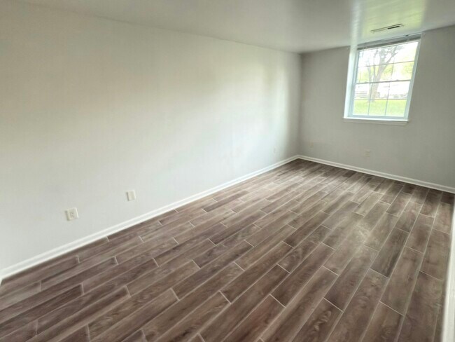 Building Photo - 1260 Sugarwood Cir
