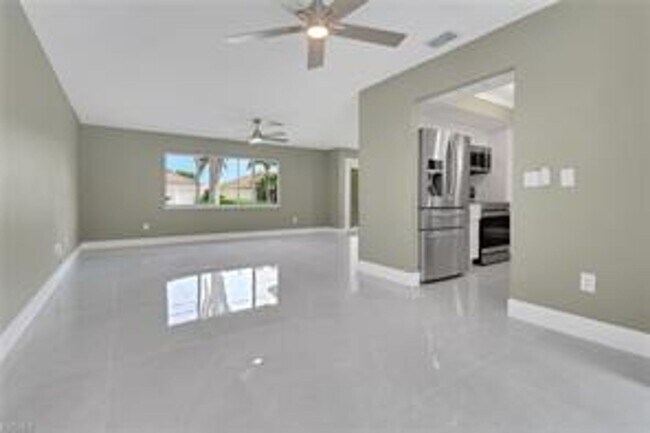 Building Photo - Elegant 3-Bedroom Pool Home in the Prestig...