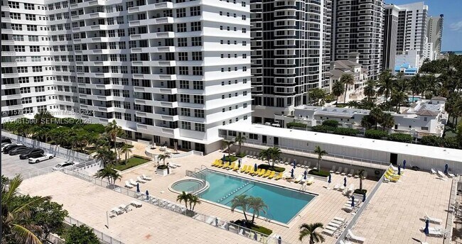 Building Photo - 4747 Collins Ave