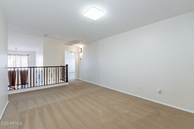 Building Photo - 2943 E Quiet Hollow Ln