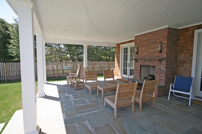 Building Photo - 34 Old Field Ln