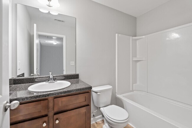 Building Photo - 3 Bedroom Townhome in Stonecrest!