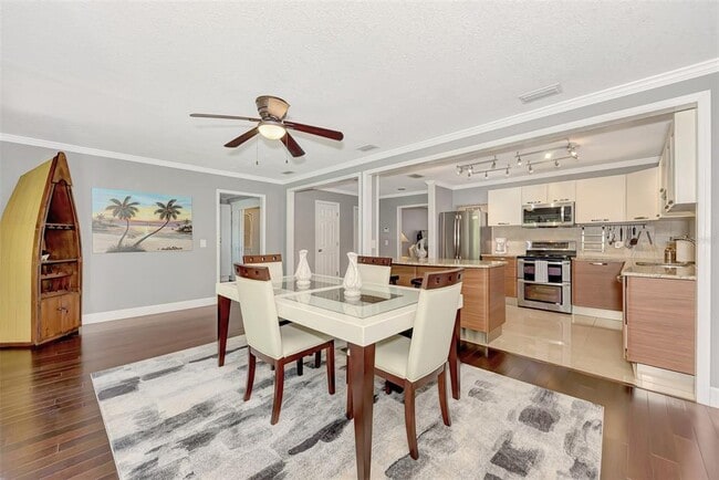 Building Photo - 1894 Loma Linda St