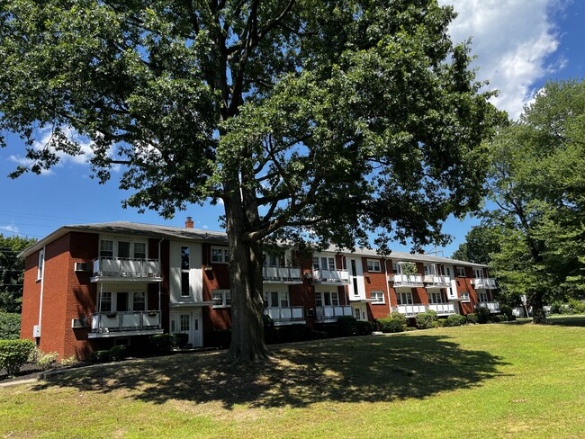 Welcome to Buckingham Court... - Buckingham Court Gardens